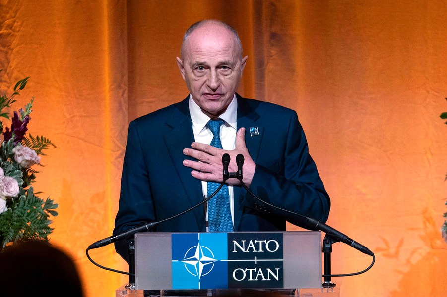 Fost adjunct NATO: „România s-a comportat admirabil. Nu trebuie să se teamă de retragerea trupelor americane”