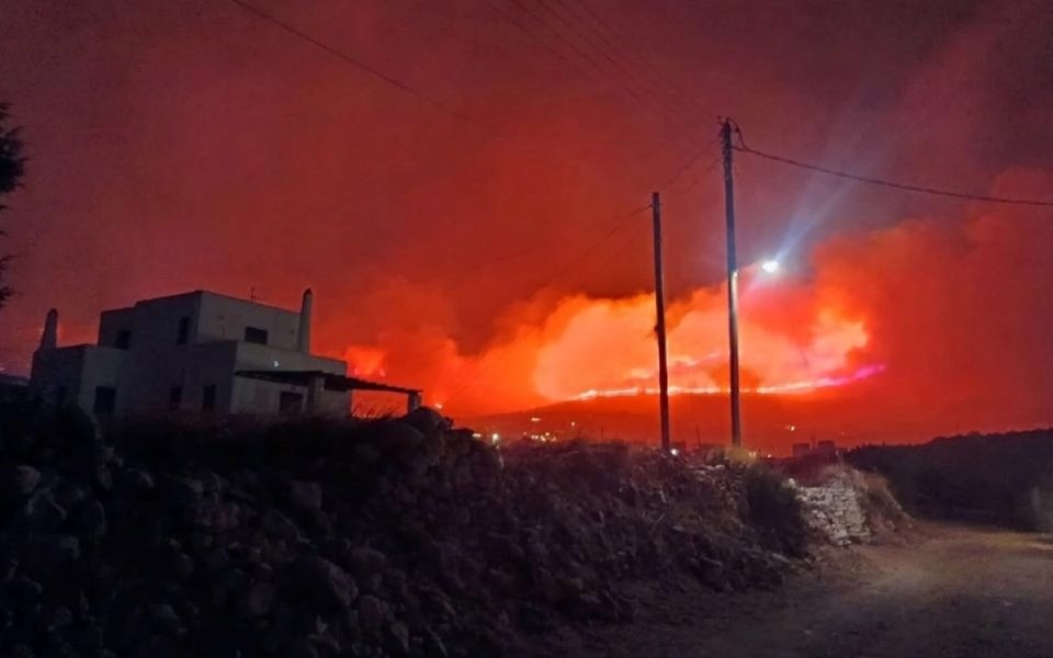 Infern în Creta, una dintre destinațiile preferate ale românilor: Doi pompieri au murit, iar șase localități au fost evacuate