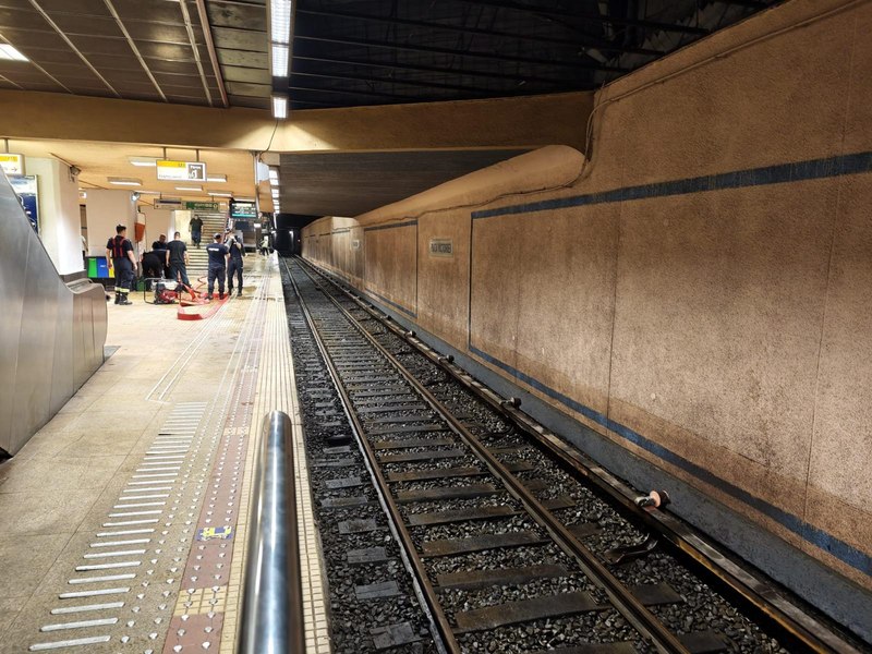 Intervenția de la stația de metrou Piața Victoriei s-a încheiat. Apa a fost evacuată după ore întregi de intervenții