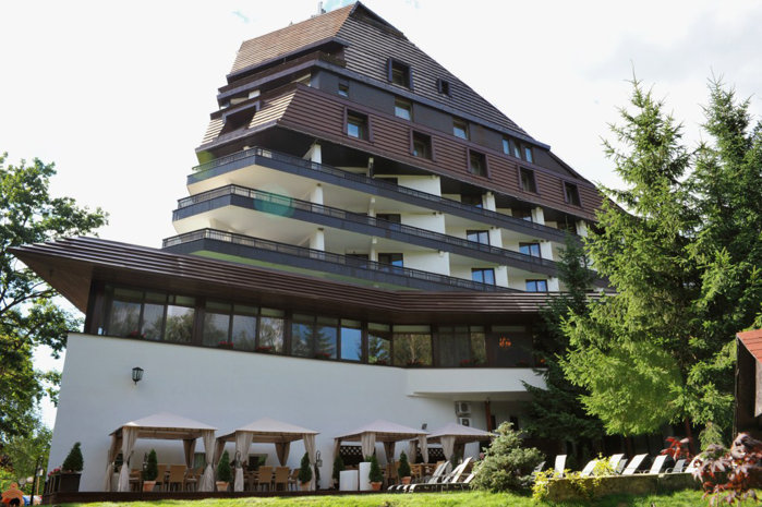 Investiţiile merg mai departe şi în vremuri dificile. Grupul Alpin continuă investiţia în hotelul de cinci stele de la mare, dar şi în complexul din Poiana Braşov