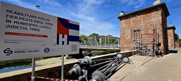 Lucrările la un pod din Reșița, suspendate din cauza Bacalaureatului / Zgomotul și activitatea utilajelor îi afecta pe absolvenți / Ar urma să fie redeschis circulației în cursul acestui an