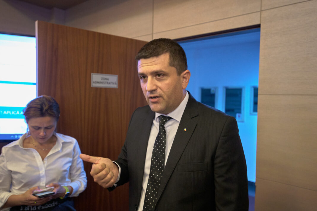 Miruță, replică pentru Ponta care e supărat că Guvernul cumpără nave mai scumpe de la nemți în loc să ia mai ieftin de la turci: Compară mere cu pere. Nu este suficient ca două ambarcațiuni să plutească pentru a putea fi comparate între ele