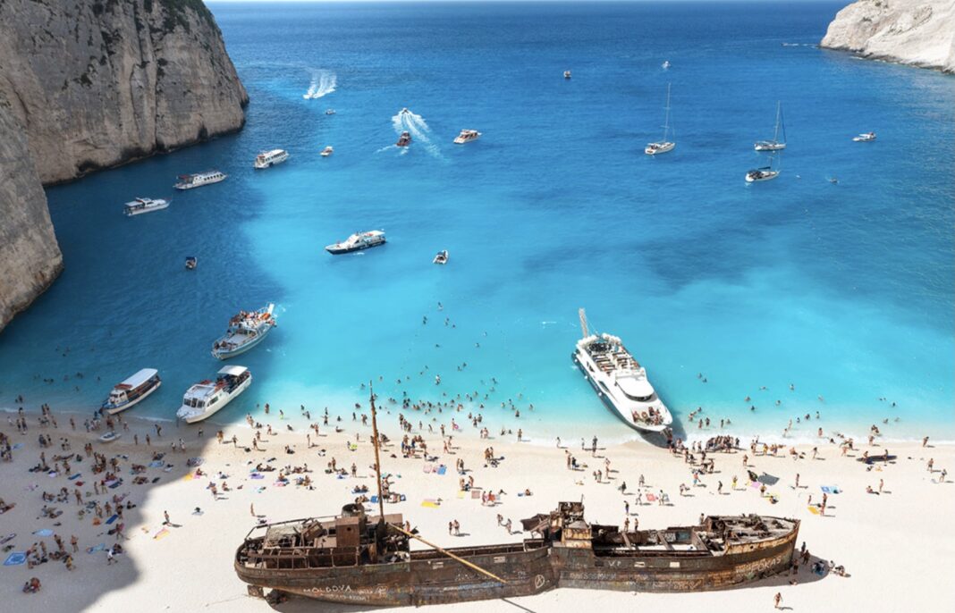 Moody’s: Modificarea tendinţelor din turism încă aduce un număr record de turişti în Grecia