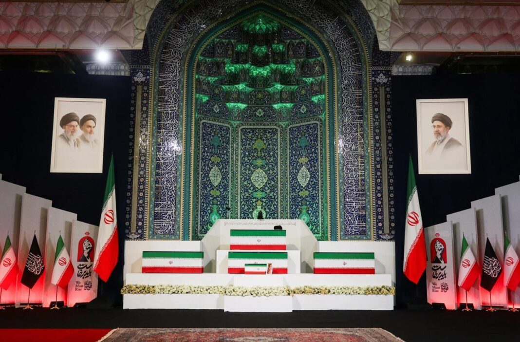 NEWS.ro: A doua zi a funeraliilor naţionale la Teheran a început o mare rugăciune în memoria liderului suprem Ali Khamenei/ Evenimentul, o demonstraţie de coeziune şi forţă, în plină perioadă de negocieri cu SUA/ VIDEO