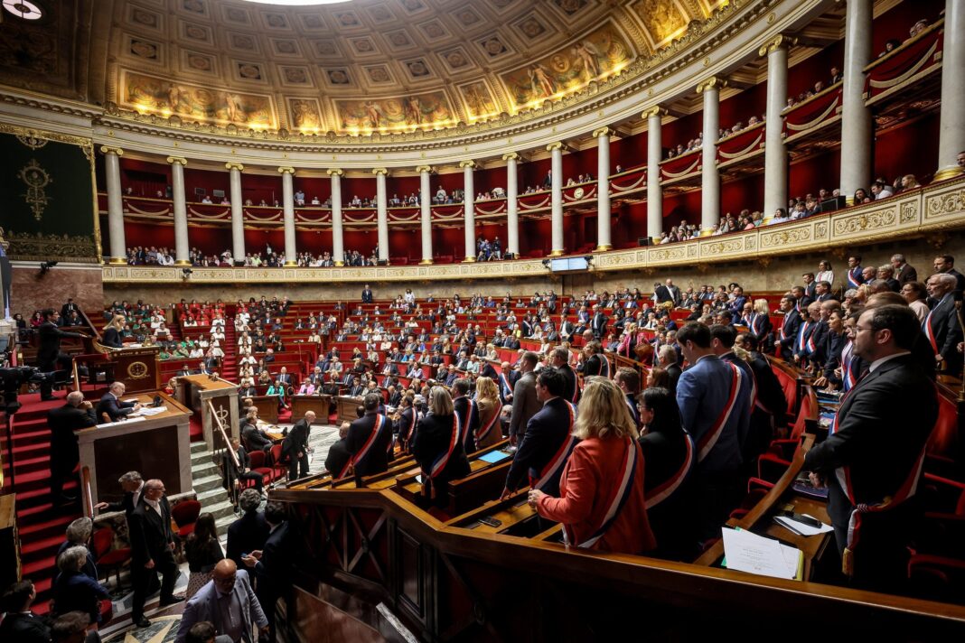 NEWS.ro: Comisia de conciliere a Parlamentului Franţei aprobă interzicerea reţelelor sociale pentru copiii sub 15 ani