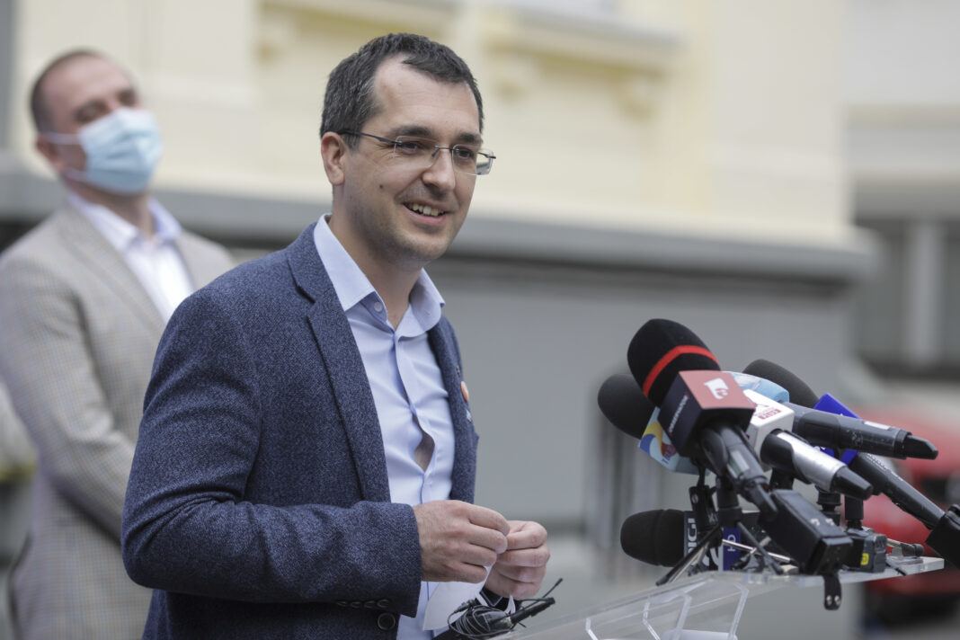 NEWS.ro: Dosarul Pfizer - Vlad Voiculescu: Domnii Rogobete şi Nazare au fost la Washington să negocieze cu Pfizer / Ce şi cum au negociat nu se ştie / Domnul Rafila încă nu a explicat de ce nu a acceptat oferta Pfizer de a închide contractul la jumătate din preţ