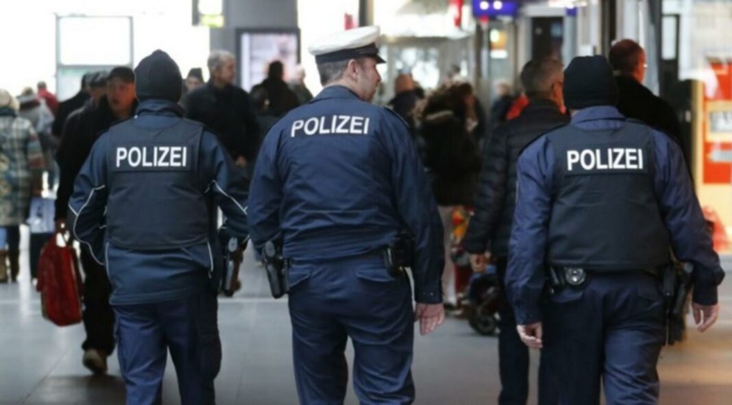 Risc de atac terorist iminent în Germania. Ministrul de Interne cere reformarea serviciilor secrete
