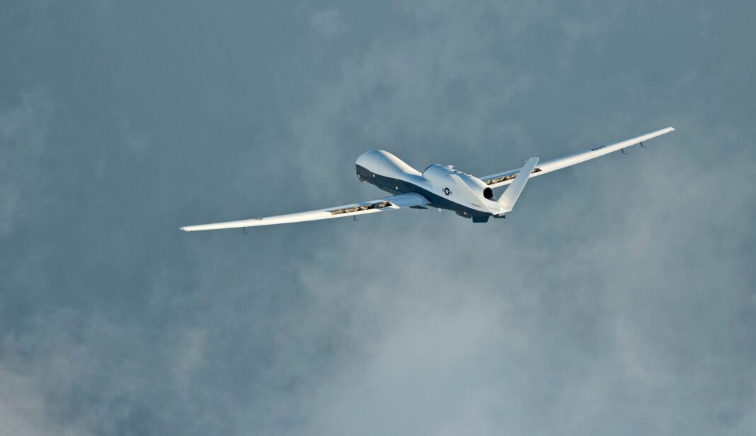 Sondaj G4Media: Cum ar trebui să procedeze Armata Română în cazul dronelor care intră în spațiul nostru aerian?