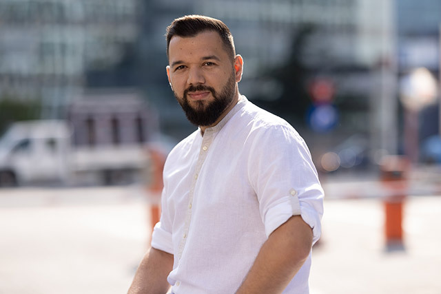 Sorin-Adrian Dochian, Compari.ro: „Tranziţia la un marketplace complet a necesitat o reinventare integrală a infrastructurii tehnice“. Platforma a lansat formate premium de publicitate, implementează un sistem de plată propriu şi pregăteşte o serie de instrumente AI