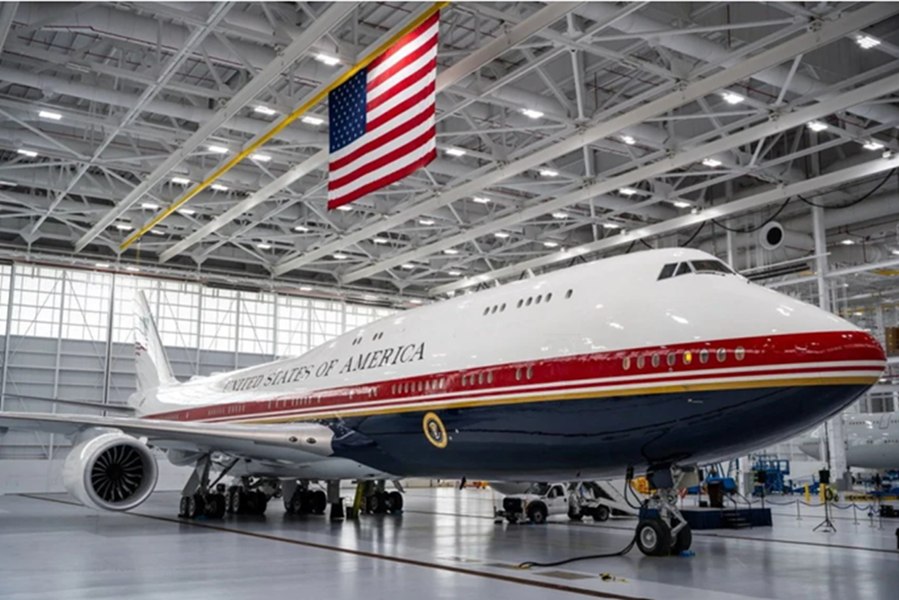 Trump a zburat pentru prima dată cu noul Air Force One, avionul de lux donat de Qatar. „Sunt încântat”