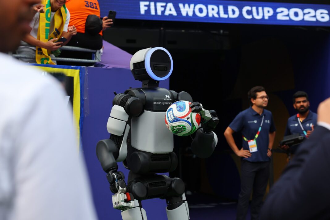 VIDEO | Demonstrație de robotică la Cupa Mondială: Hyundai a adus robotul umanoid Atlas la meciul dintre Brazilia și Norvegia