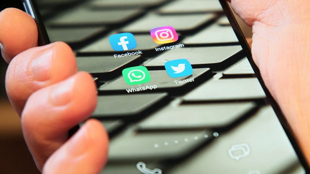WhatsApp pregătește propriul serviciu de backup în cloud pentru iPhone. Utilizatorii ar putea renunța la iCloud