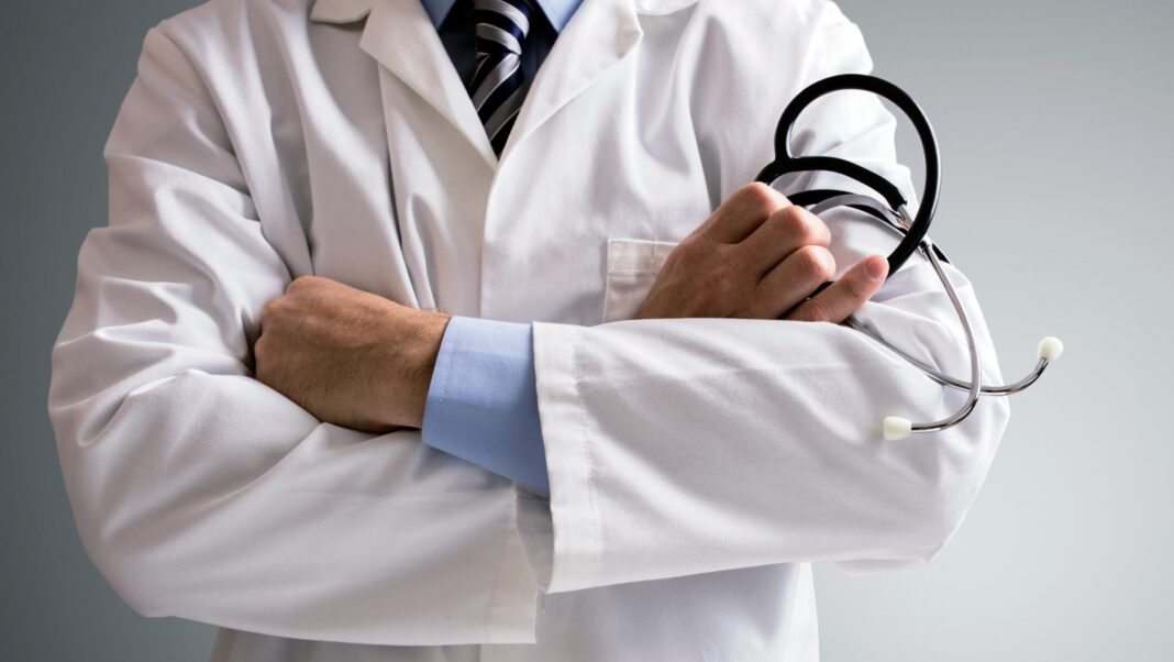 Zeci de angajați sanitari din Buzău, diagnosticați cu boli grave pe fondul presiunii din sistem