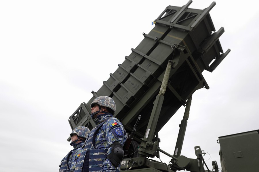 AP: Stocurile de interceptoare Patriot ale SUA din Europa au scăzut la un nivel „mai mult decât critic”. NATO ar putea ajunge „să încaseze lovitură după lovitură”