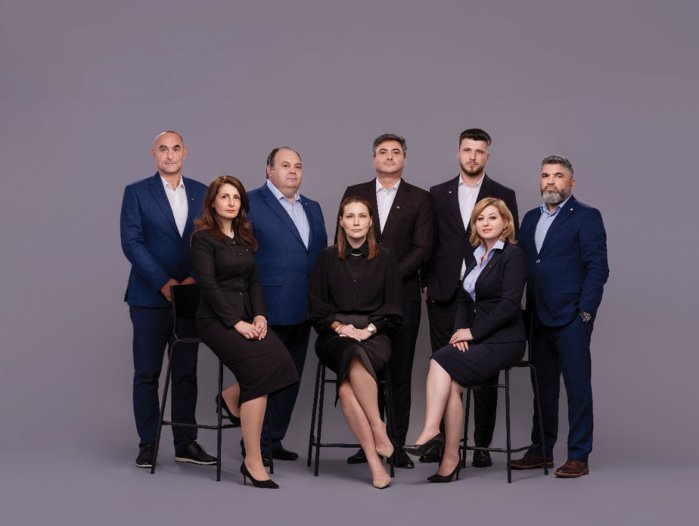 Cine este în spatele Electro-Alfa International, grupul din Botoşani care s-a listat la Bursă şi care a avut o creştere spectaculoasă. Preţul acţiunilor a crescut cu 50% de la listare şi au dus compania la o capitalizare bursieră de peste 550 milioane EUR