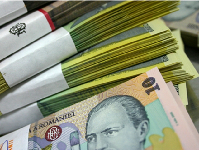 Cum mai mişcă bogaţii banii în conturi? Numărul românilor cu depozite mari la bănci, peste plafonul garantat de 100.000 euro, s-a apropiat de 86.000 la final de S1/2026. În ultimul an, aproape 4.000 de români au intrat în clubul bogaţilor. Cum au reuşit?