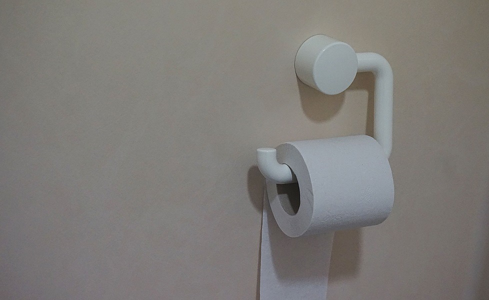 Edupedu: Ministerul Educației, luat prin surprindere de începutul școlii. Proiect de HG cu bani de grupuri sanitare pentru 97 de școli care au încă toalete în curte, cu 7 zile înainte de începerea cursurilor