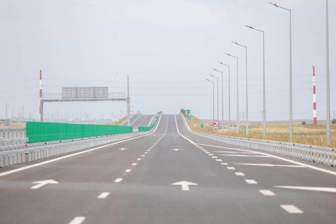Ilie Bolojan anunță că luni se deschide tronsonul Adjud – Bacău din Autostrada Moldovei A7. Sunt gata 242 de km de autostradă din cei 319