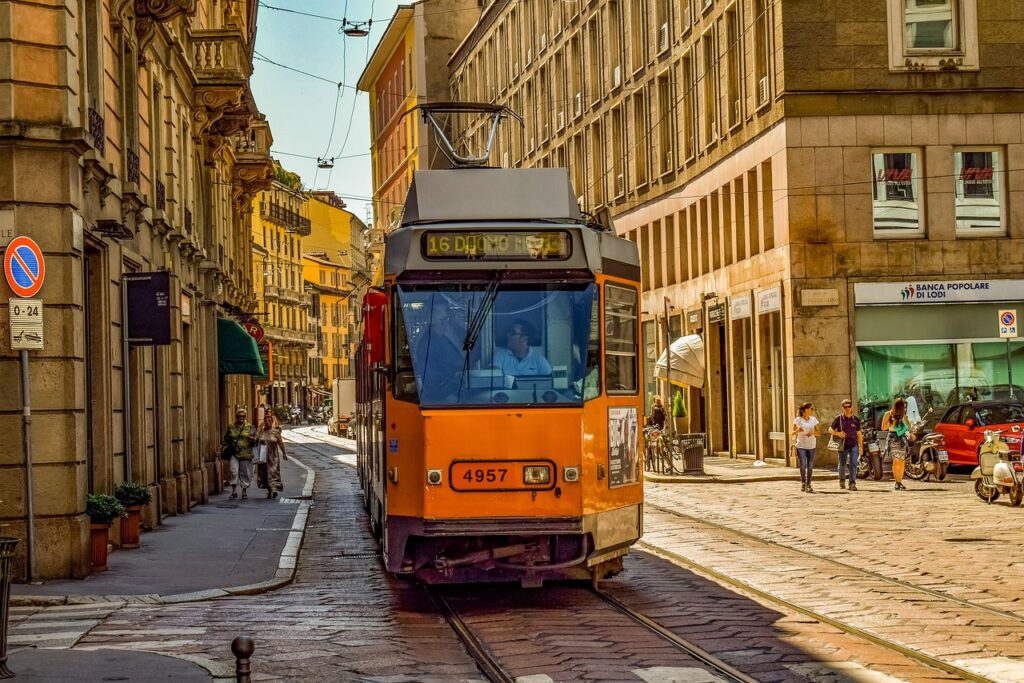 Jumătate din amenzile de circulație date în Milano nu sunt plătite / Suma pierdută definitiv de municipalitate se apropie de 800 de milioane de euro