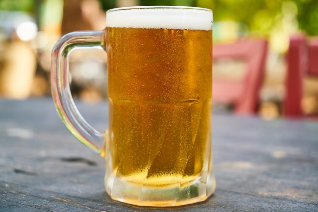 La Brașov a început Oktoberfest 2026 / Bere, cârnați bavarezi, gogoși  și baclava