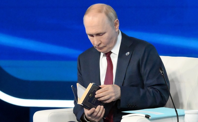 NEWS.ro: Axios: Directorul CIA a propus organizarea unui summit Trump-Putin-Zelenski în timpul vizitei sale la Moscova