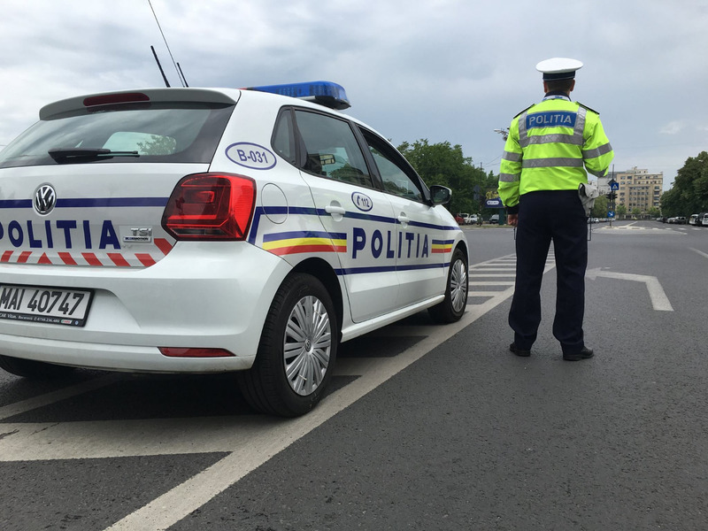 NEWS.ro: Caraş-Severin: Un tânăr de 18 ani a murit, după ce şoferul maşinii în care se afla a intrat cu maşina într-un zid din beton/ Conducătorul auto şi un adolescent de 17 ani au fost răniţi