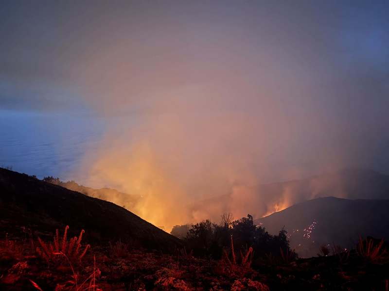 NEWS.ro: SUA: Două incendii de vegetaţie ard de-a lungul coastei pitoreşti Big Sur din California