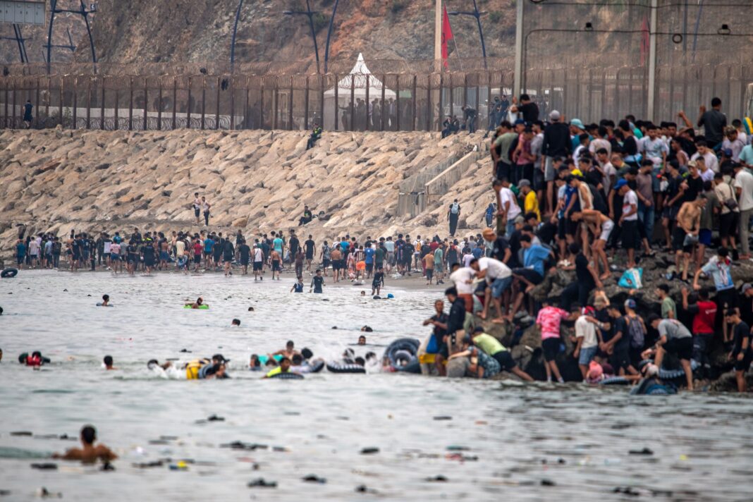 Numărul migranţilor intraţi în exclava spaniolă Ceuta a fost de circa 72.000, dintre care aproximativ 70.000 au revenit în Maroc, anunță ministrul spaniol de interne