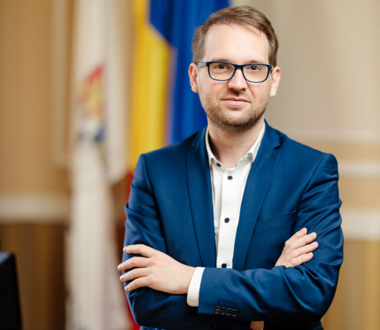 Prefectul de Timiș a dispus reducerea cu 10% a salariului lui Dominic Fritz pentru șase luni