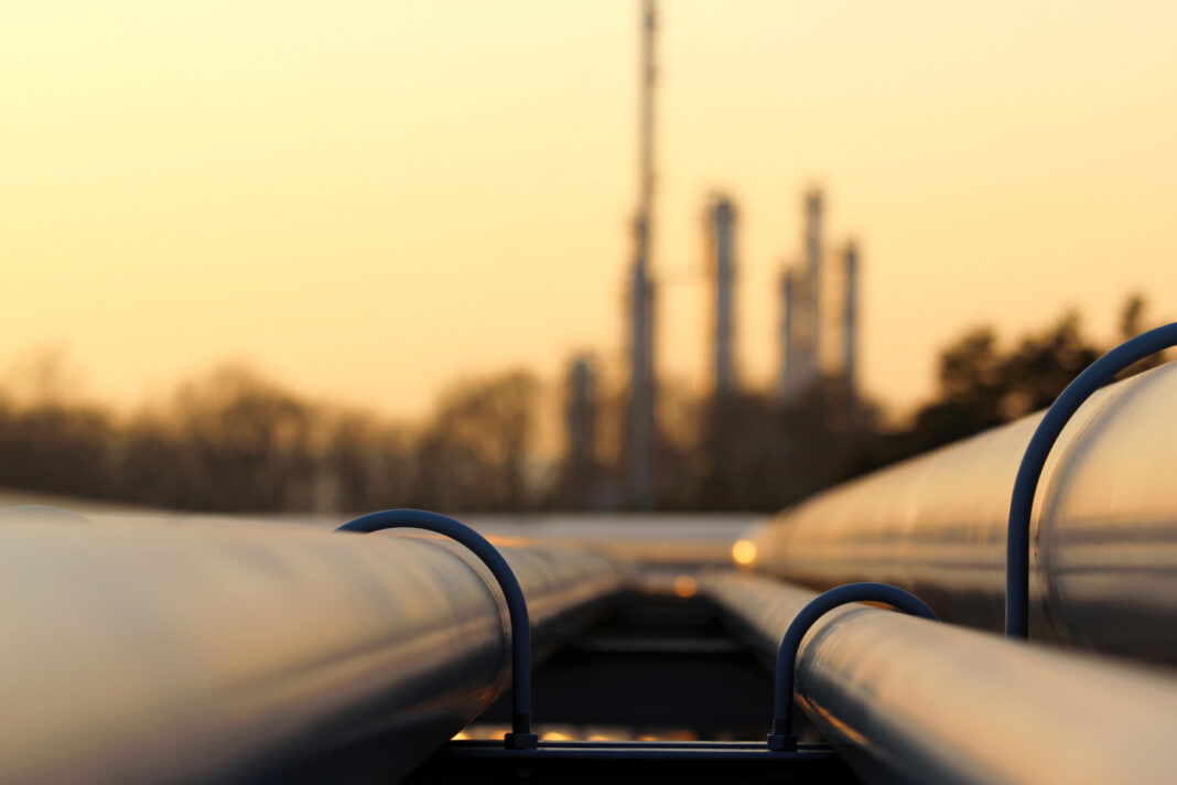 Prețul petrolului scade, iar acțiunile cresc, pe fondul speranțelor privind un acord SUA-Iran