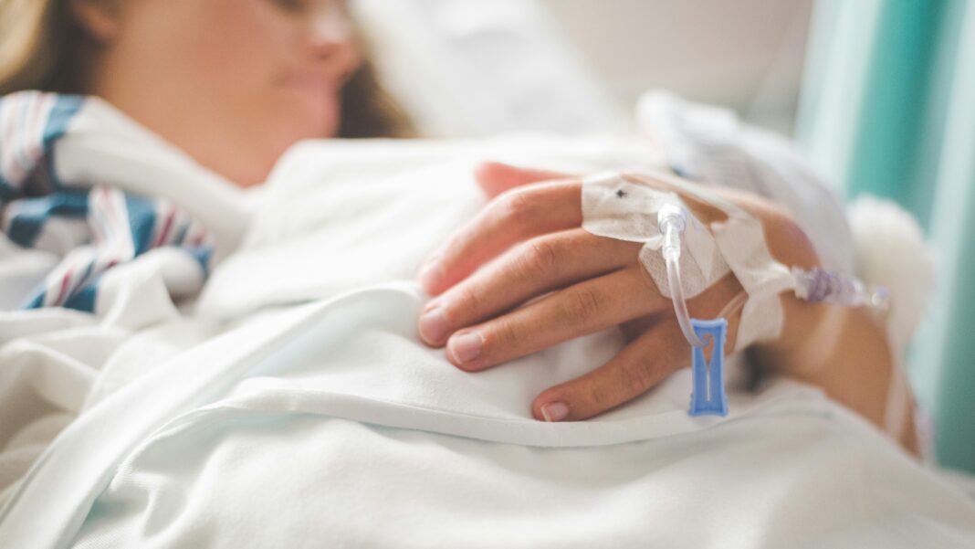 Primele decese asociate focarului de ciclosporiază din SUA. Peste 18.000 de cazuri sunt investigate