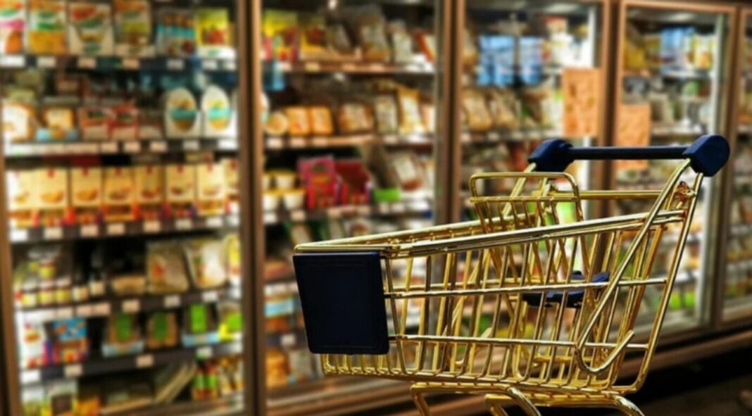 Supermarketurile limitează aerul condiționat și opresc reclamele luminoase noaptea pentru a reduce consumul de energie