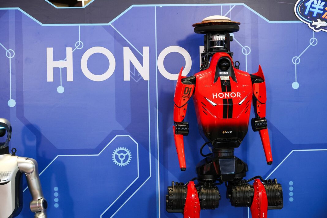 Un robot umanoid a depășit recordul mondial stabilit de Usain Bolt la 100 de metri