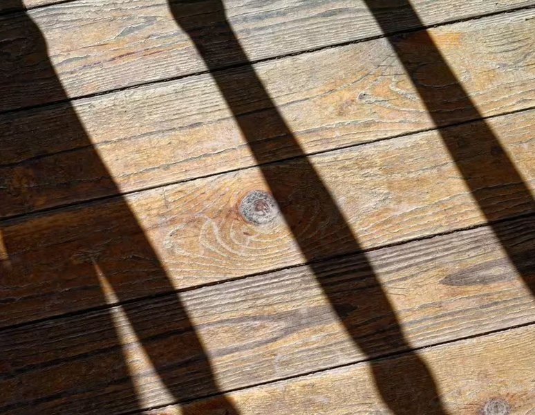 Un turist a descoperit o cameră secretă ascunsă sub podeaua unui apartament Airbnb:„Am auzit zgomote venind de dedesubt”