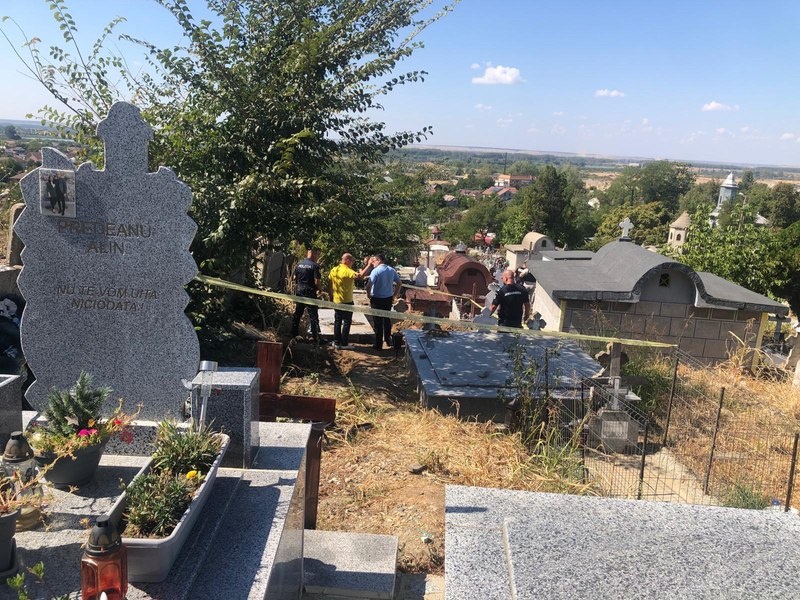 Cazul osemintelor din cimitirul Strehareți: Parchetul Slatina infirmă că ar fi vorba și de cadavre din perioada COVID