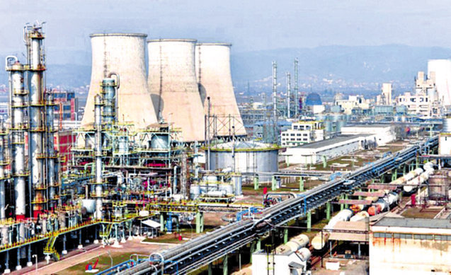 Chimcomplex, cel mai mare combinat de produse chimice din România, împrumută 55 mil. euro de la o firmă afiliată pentru certificate de emisii, energie şi investiţii