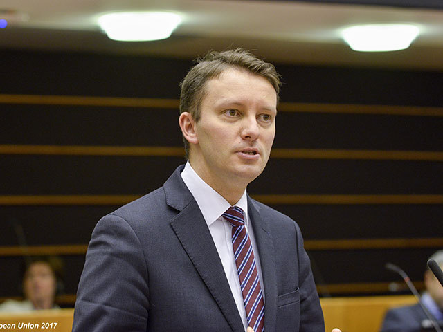 Guvernul Mureşan, la votul Parlamentului. Parlamentul decide azi dacă vom avea un guvern de criză sau alegeri anticipate