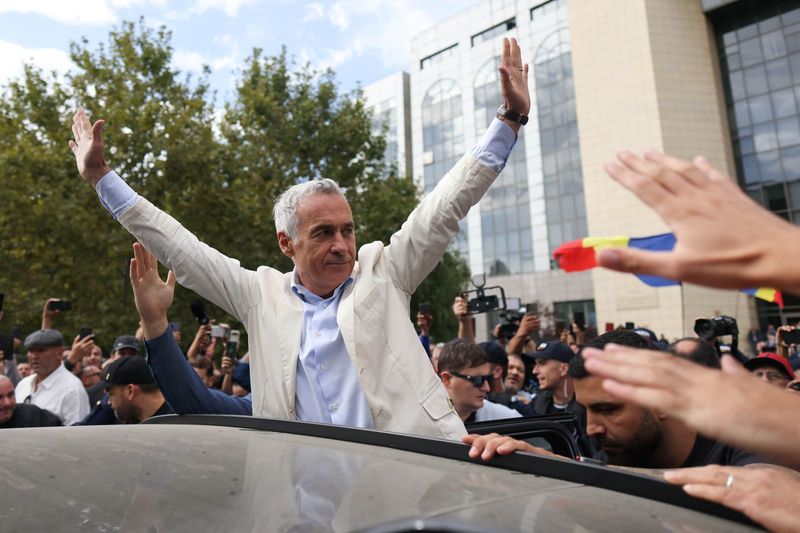 NEWS.ro: AUR: Suntem alături de Călin Georgescu / Arestarea preventivă, o măsură procesuală, nu o condamnare / Dacă cineva îşi imaginează că acest moment poate fi folosit pentru a intimida AUR sau pentru a obţine voturile necesare învestirii Guvernului, se înşală