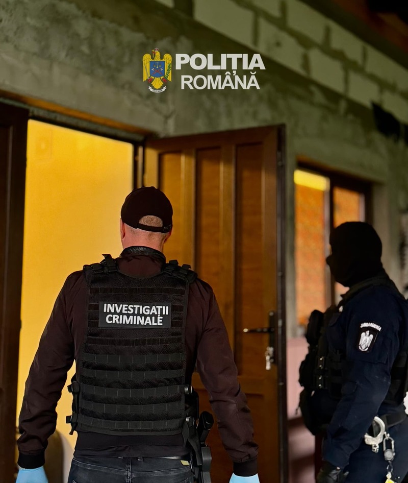 NEWS.ro: Botoşani: Percheziţii la un bărbat suspectat că a desfăşurat activităţi religioase specifice cultului ortodox, fără a avea acest drept/ El folosea veşminte similare celor utilizate de preoţi şi amenajase o cameră din locuinţă ca o biserică