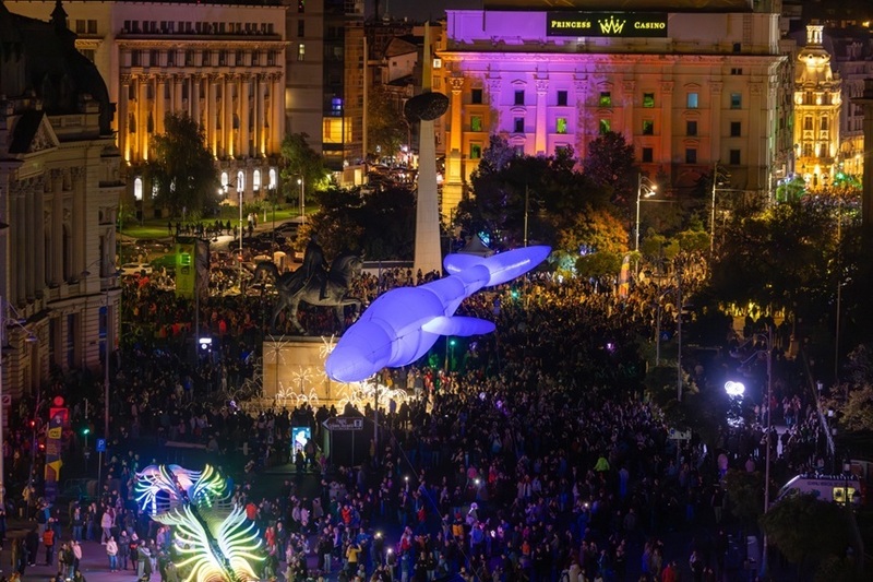 NEWS.ro: Festivalul Spotlight - 19 instalaţii imersive şi 6 clădiri emblematice de pe Calea Victoriei transformate prin video mapping