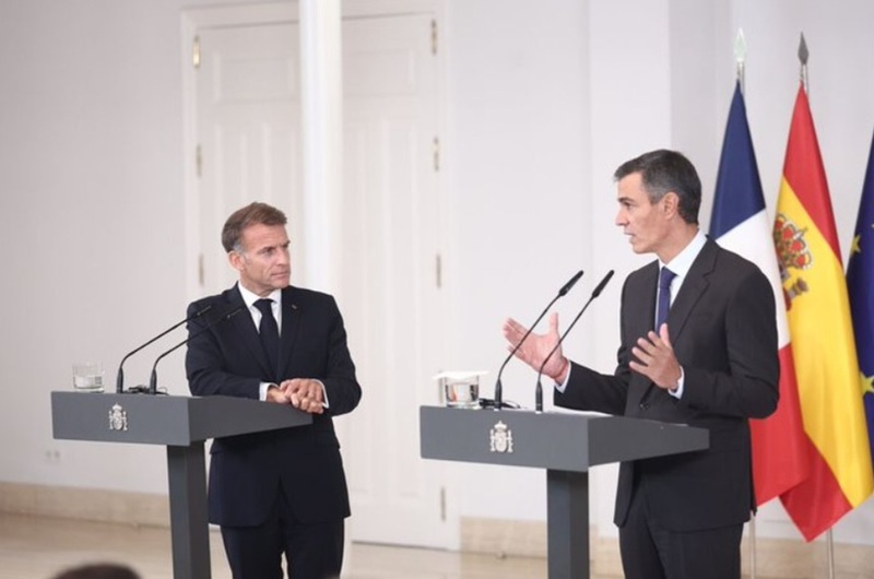 NEWS.ro: Macron şi Sanchez salută, la Madrid, redeschiderea dezbaterii unei posibile reveniri a Regatului Unit în UE de către Burnham. ”Welcome back!”. Sanchez: Spania ”va deschide din nou braţele unui popor frate”