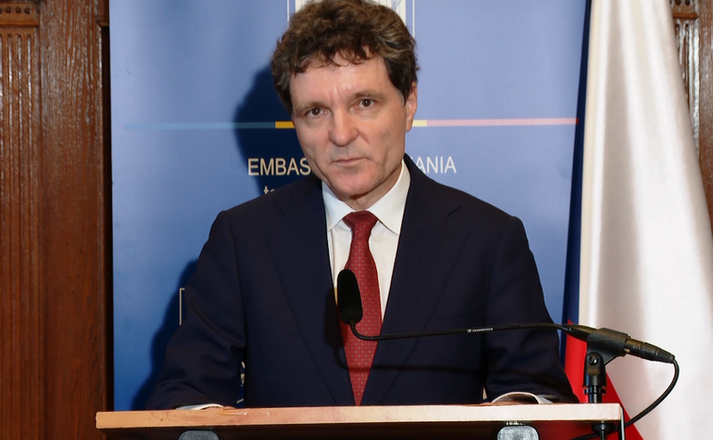 NEWS.ro: Nicuşor Dan: Voi convoca partidele luni la Cotroceni, iar luni după-amiază voi desemna un nou premier / Cer partidelor să vină de data asta cu soluţii care să poată să treacă. Să lase fiecare de la ele, astfel încât să se ajungă la consens - VIDEO