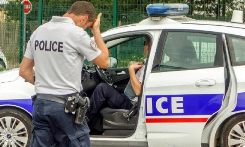 NEWS.ro: Peste 400 de persoane, reţinute pe fondul protestelor studenţeşti care au degenerat în violenţe în toată Franţa
