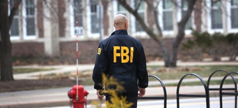 NEWS.ro: Poliţia olandeză a arestat un presupus membru al grupului care a revendicat atacul cibernetic asupra FBI
