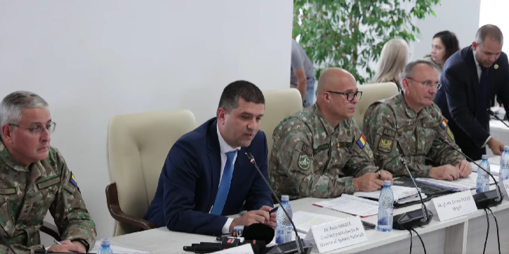 NEWS.ro: Radu Miruţă: De ce au venit militari la audiere? De obicei / Candidatul propus pentru Ministerul Apărării prezintă o listă de politicieni care au fost audiaţi înainte de învestire având militari alături de ei / Precizările Ministerului Apărării - VIDEO