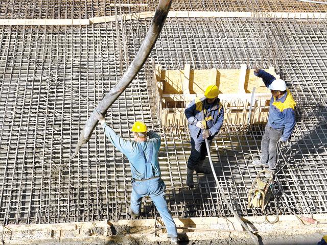 Numărul autorizaţiilor de construire emise pentru clădiri rezidenţiale a scăzut în primele opt luni ale anului cu 12,2%. În luna august scăderea a fost de 16%