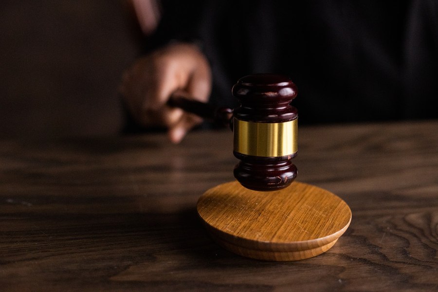 Un dosar depus la instanță poate aștepta până ajunge la judecător. Ce schimbă noua regulă a CSM