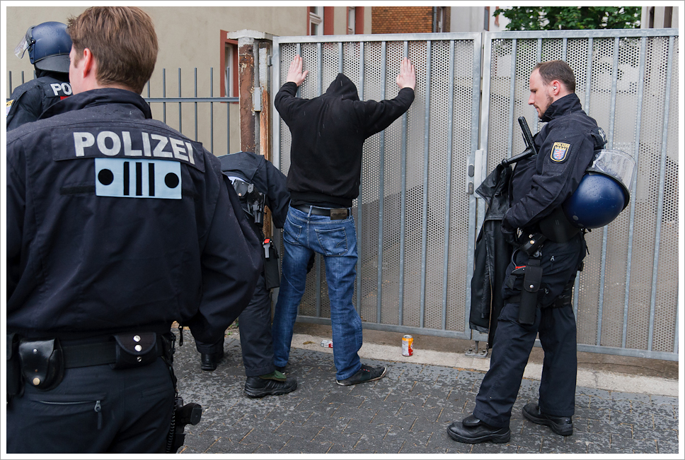 Vastă operaţiune a poliţiei împotriva crimei organizate în Germania, Belgia, Bulgaria şi Olanda / Ar fi vizată o grupare de motocicliști intitulată „Hells Angels”