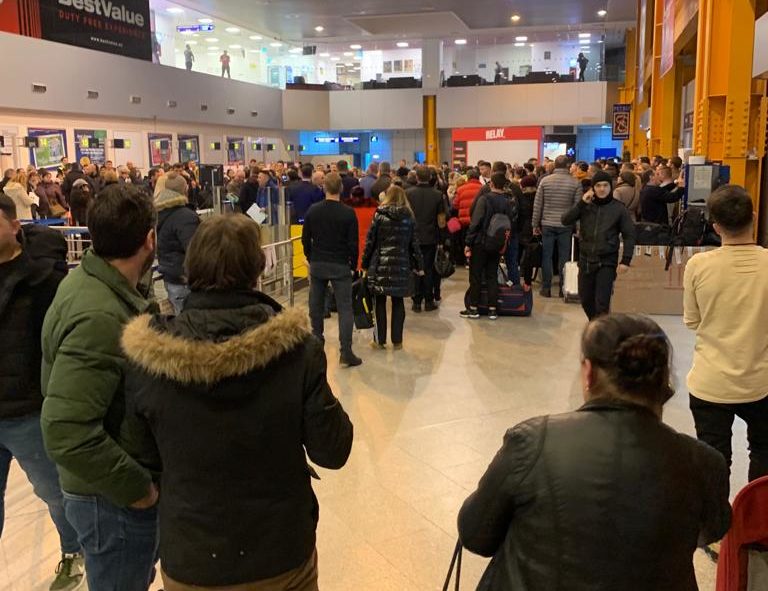 12 porți automate de control al frontierei, instalate pe aeroportul Cluj / Investiția depășește 12 milioane de lei