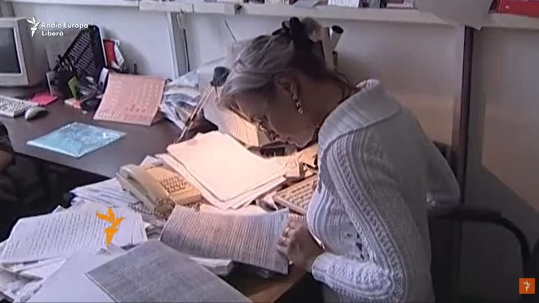 20 de ani de când a fost ucisă jurnalista de investigații Anna Politovskaia, de ziua dictatorului Vladimir Putin / Una dintre cele mai vocale opozante ale Kremlinului, scria și despre abuzurile lui Putin și Kadîrov din Cecenia
